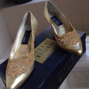 Stunning gold Stuart Weitzman shoes
